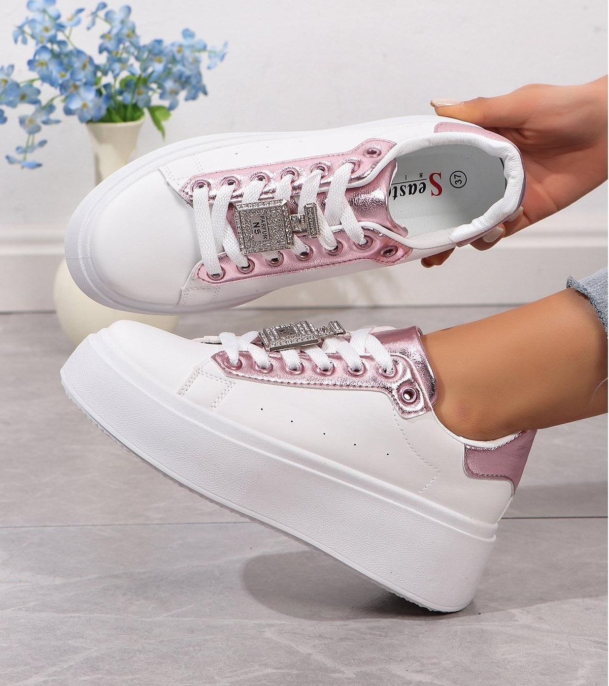 Buty sportowe damskie 36-41/ 12 par