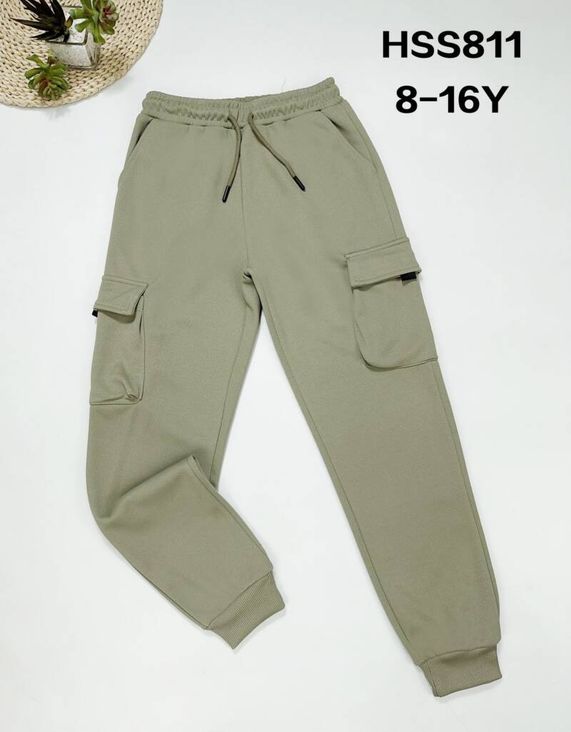 Spodnie dresowe chłopięce. Roz 8-16. 1 Kolor Paczka 5 szt.